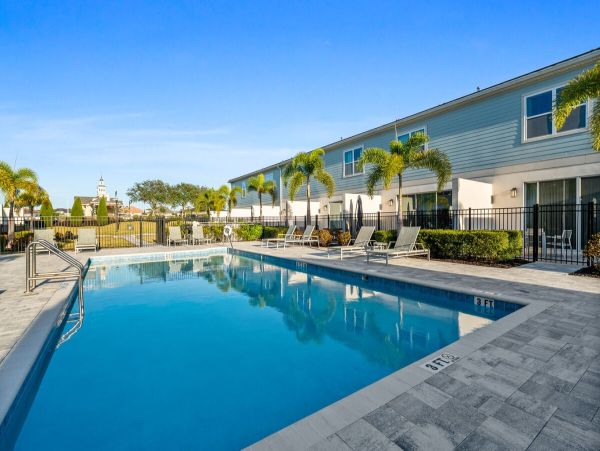 Luxury Townhouse 3-bedroom - Great Amenities in Reunion