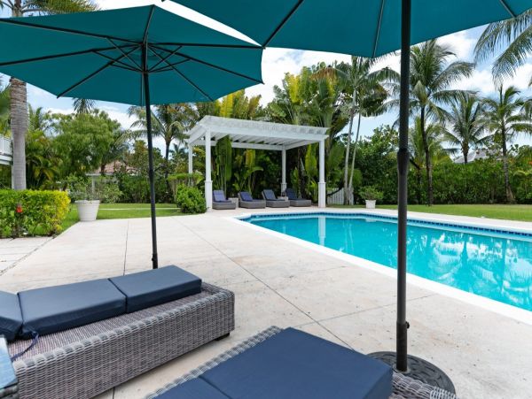 Bahamas Luxury Retreat Main House Plus Separate Pool House