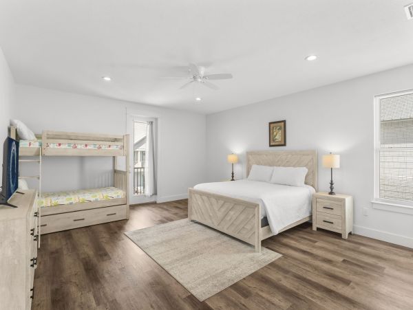 Luxurious Coastal Retreat in Miramar - Family Friendly Vacation Home
