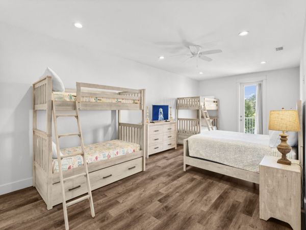 Luxurious Coastal Retreat in Miramar - Family Friendly Vacation Home