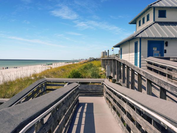 Luxurious Coastal Retreat in Miramar - Family Friendly Vacation Home