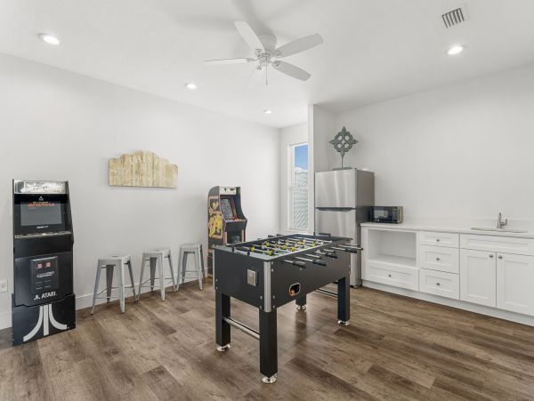 Luxurious Coastal Retreat in Miramar - Family Friendly Vacation Home
