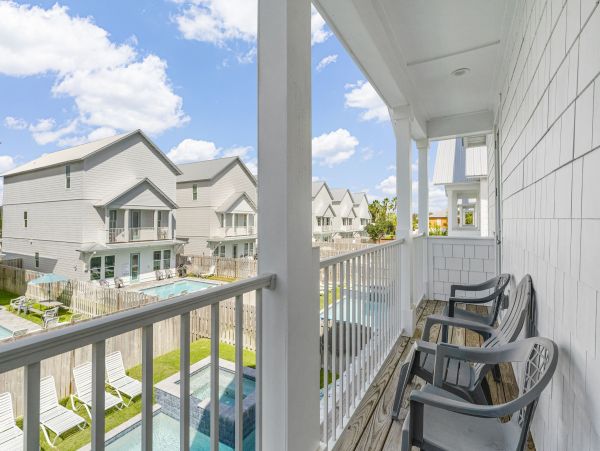 Luxurious Coastal Retreat in Miramar - Family Friendly Vacation Home