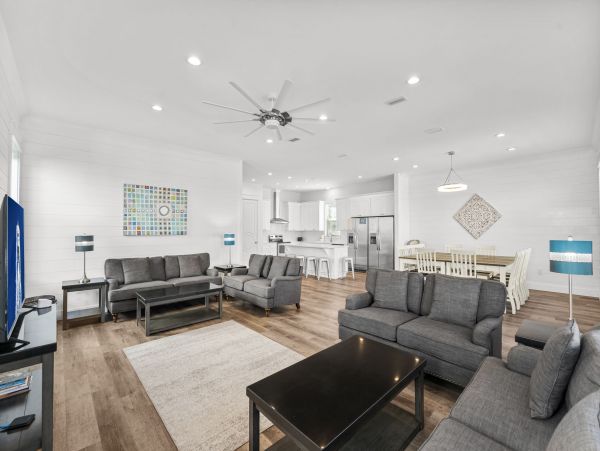 Luxurious Coastal Retreat in Miramar - Family Friendly Vacation Home