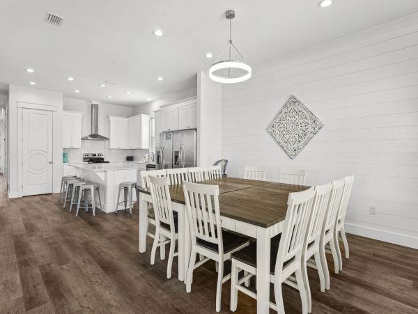 Luxurious Coastal Retreat in Miramar - Family Friendly Vacation Home