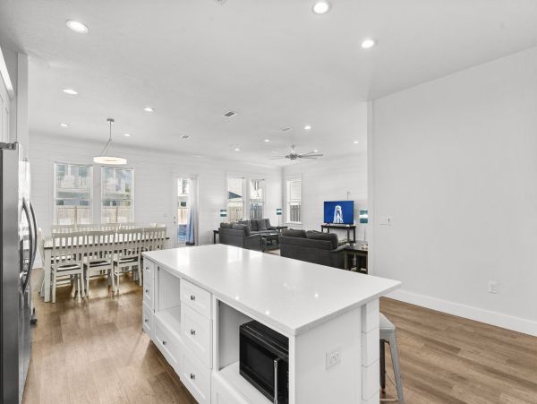 Luxurious Coastal Retreat in Miramar - Family Friendly Vacation Home