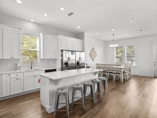 Luxurious Coastal Retreat in Miramar - Family Friendly Vacation Home