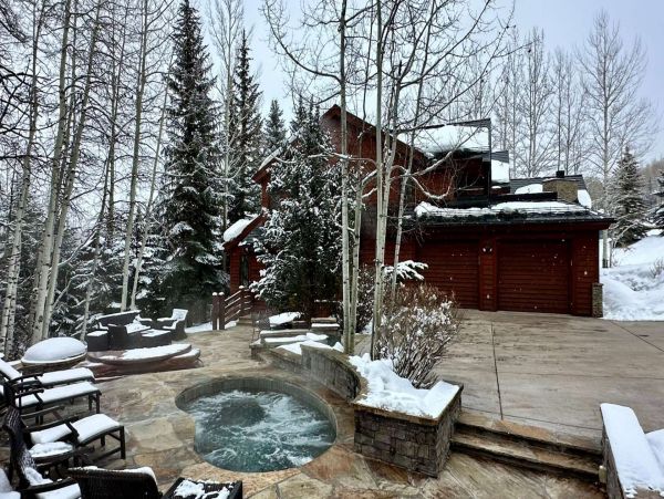 Luxurious 6_Bedroom Snowmass Retreat with Ski-in/Ski-out Access