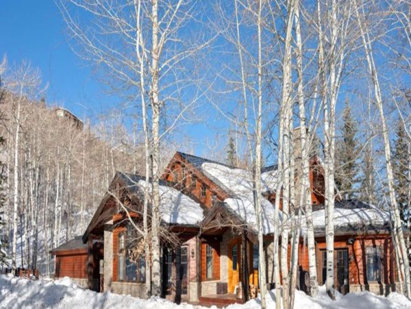 Luxurious 6_Bedroom Snowmass Retreat with Ski-in/Ski-out Access
