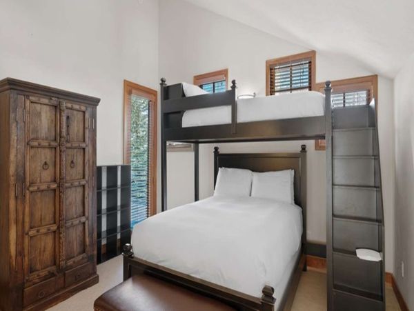 Luxurious 6_Bedroom Snowmass Retreat with Ski-in/Ski-out Access