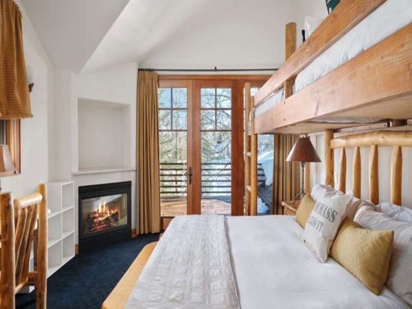Luxurious 6_Bedroom Snowmass Retreat with Ski-in/Ski-out Access