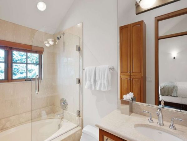 Luxurious 6_Bedroom Snowmass Retreat with Ski-in/Ski-out Access