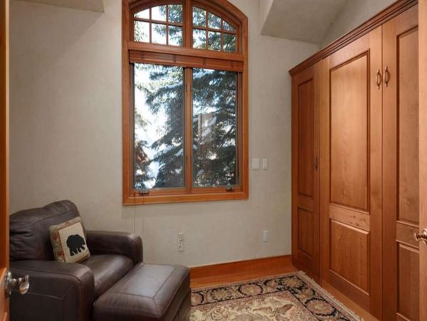 Luxurious 6_Bedroom Snowmass Retreat with Ski-in/Ski-out Access