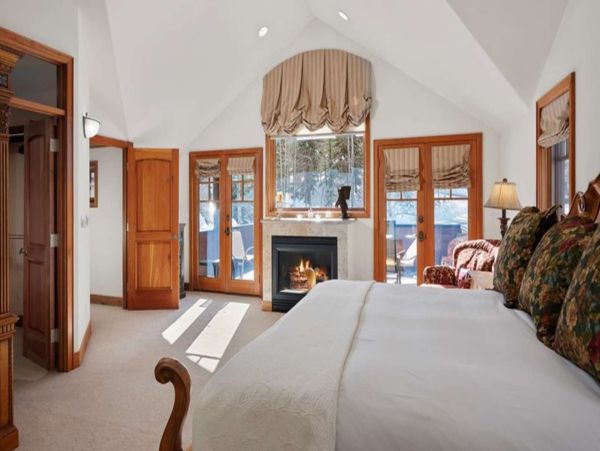 Luxurious 6_Bedroom Snowmass Retreat with Ski-in/Ski-out Access