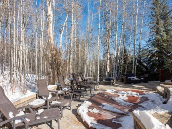 Luxurious 6_Bedroom Snowmass Retreat with Ski-in/Ski-out Access