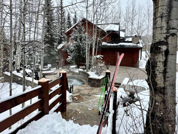 Luxurious 6_Bedroom Snowmass Retreat with Ski-in/Ski-out Access