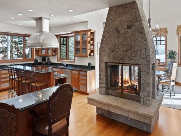 Luxurious 6_Bedroom Snowmass Retreat with Ski-in/Ski-out Access