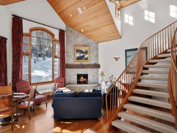 Luxurious 6_Bedroom Snowmass Retreat with Ski-in/Ski-out Access