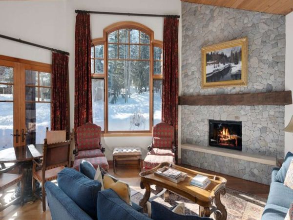 Luxurious 6_Bedroom Snowmass Retreat with Ski-in/Ski-out Access