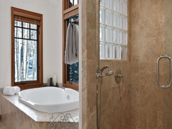 Luxurious 6_Bedroom Snowmass Retreat with Ski-in/Ski-out Access