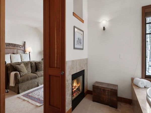 Luxurious 6_Bedroom Snowmass Retreat with Ski-in/Ski-out Access