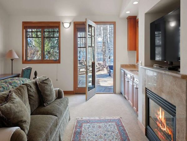 Luxurious 6_Bedroom Snowmass Retreat with Ski-in/Ski-out Access
