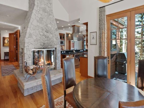 Luxurious 6_Bedroom Snowmass Retreat with Ski-in/Ski-out Access