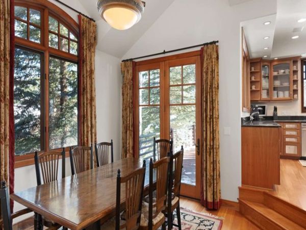 Luxurious 6_Bedroom Snowmass Retreat with Ski-in/Ski-out Access