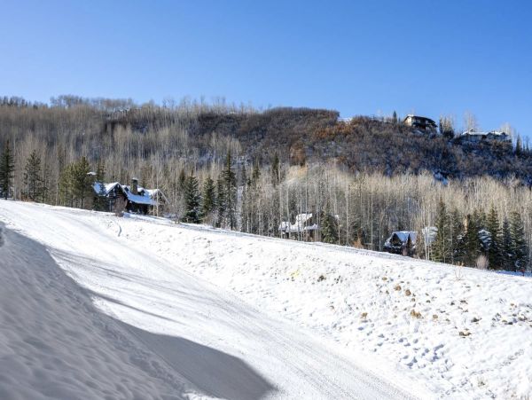 Luxurious 6_Bedroom Snowmass Retreat with Ski-in/Ski-out Access