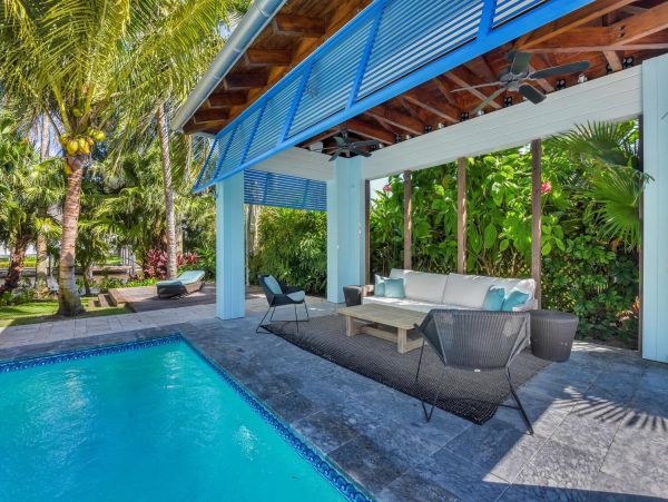 Luxury Coastal Retreat in Naples - Your Perfect Getaway