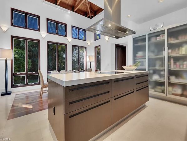Luxury Coastal Retreat in Naples - Your Perfect Getaway