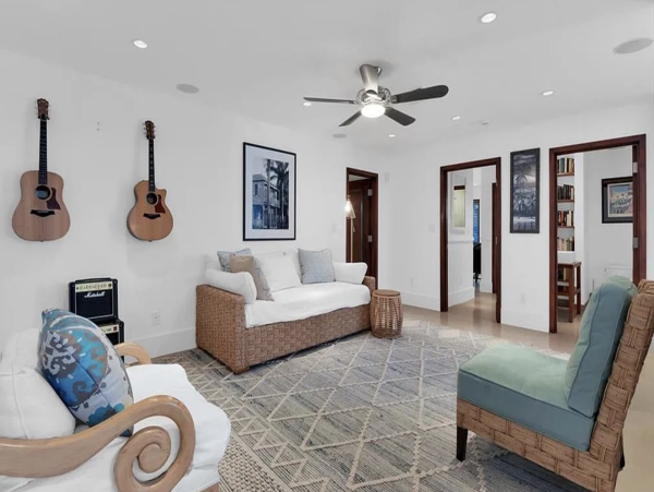 Luxury Coastal Retreat in Naples - Your Perfect Getaway