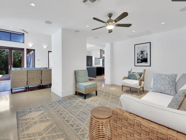 Luxury Coastal Retreat in Naples - Your Perfect Getaway