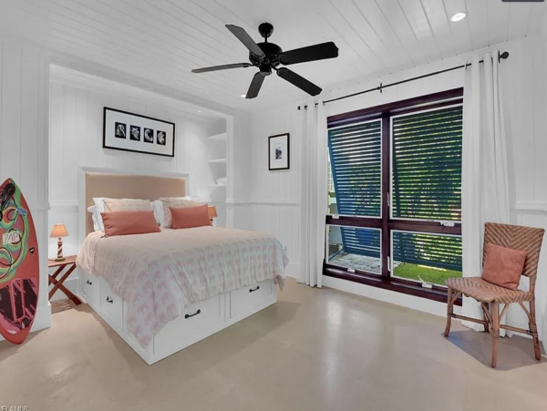 Luxury Coastal Retreat in Naples - Your Perfect Getaway