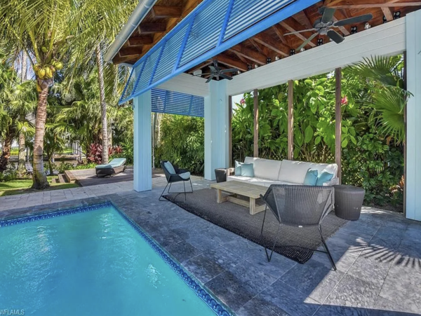 Luxury Coastal Retreat in Naples - Your Perfect Getaway