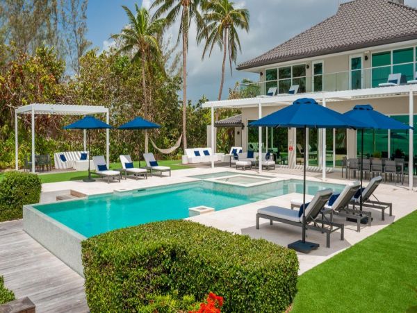 Luxurious Beachfront Estate in Bodden Town, Grand Cayman - Perfect for Large Groups