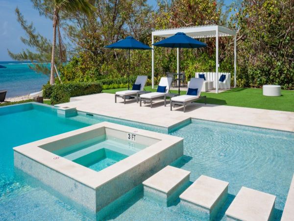 Luxurious Beachfront Estate in Bodden Town, Grand Cayman - Perfect for Large Groups