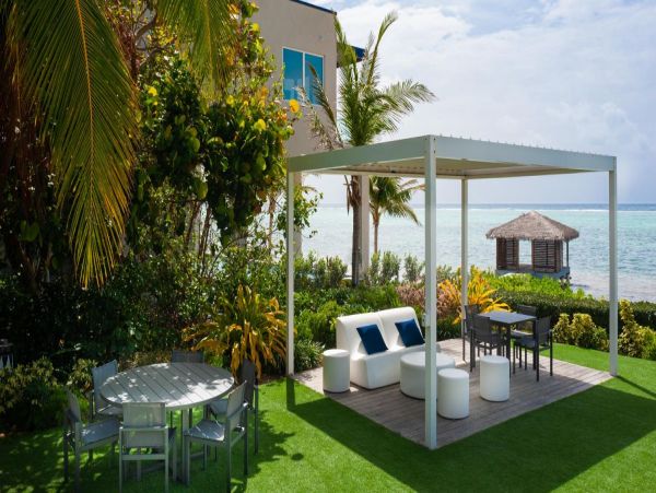 Luxurious Beachfront Estate in Bodden Town, Grand Cayman - Perfect for Large Groups