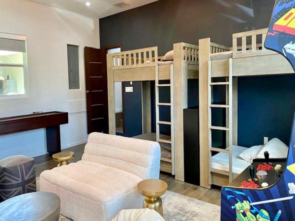 Luxurious Beachfront Estate in Bodden Town, Grand Cayman - Perfect for Large Groups