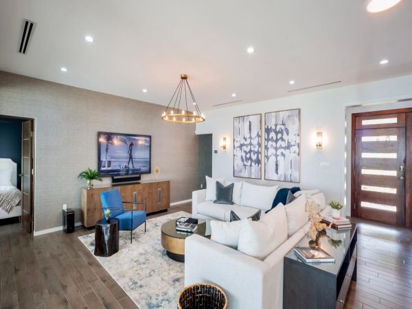 Luxurious Beachfront Estate in Bodden Town, Grand Cayman - Perfect for Large Groups