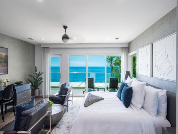 Luxurious Beachfront Estate in Bodden Town, Grand Cayman - Perfect for Large Groups