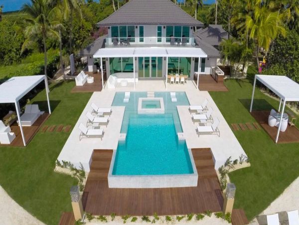 Luxurious Beachfront Estate in Bodden Town, Grand Cayman - Perfect for Large Groups