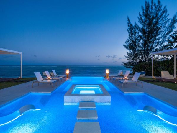 Luxurious Beachfront Estate in Bodden Town, Grand Cayman - Perfect for Large Groups