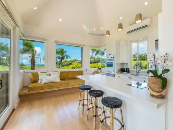 Luxury Oceanfront Retreat in Kilauea - Stunning Ocean Views Cottage - additional view, photo 5