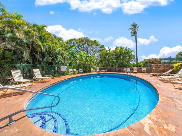 Luxurious 6-Bedroom Maui Retreat