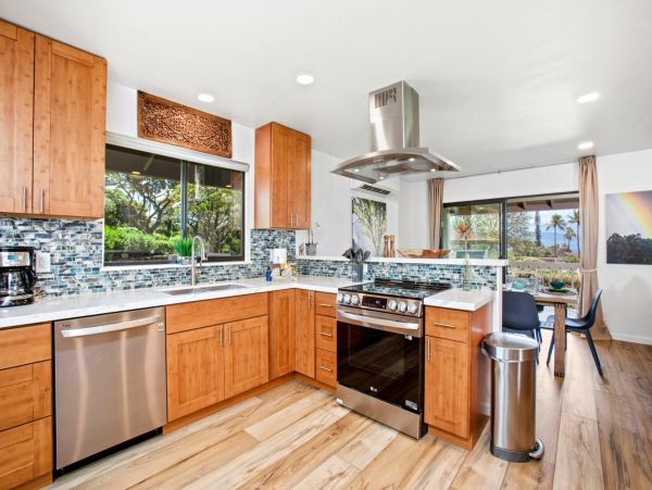 Luxurious 6-Bedroom Maui Retreat