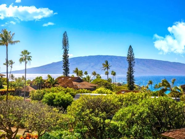 Luxurious 6-Bedroom Maui Retreat