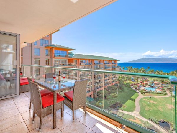 Luxurious 6-Bedroom Oceanview Retreat in Maui - Perfect Getaway