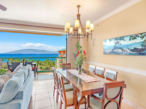 Luxurious 6-Bedroom Oceanview Retreat in Maui - Perfect Getaway