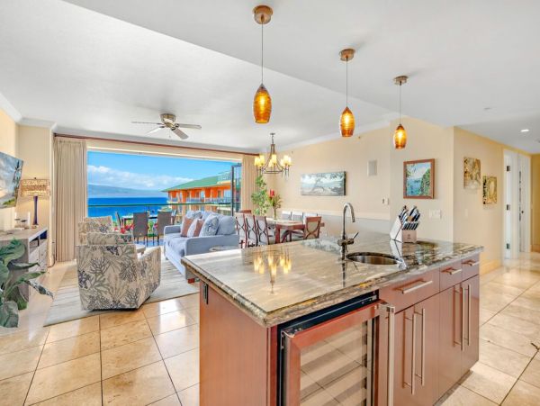 Luxurious 6-Bedroom Oceanview Retreat in Maui - Perfect Getaway
